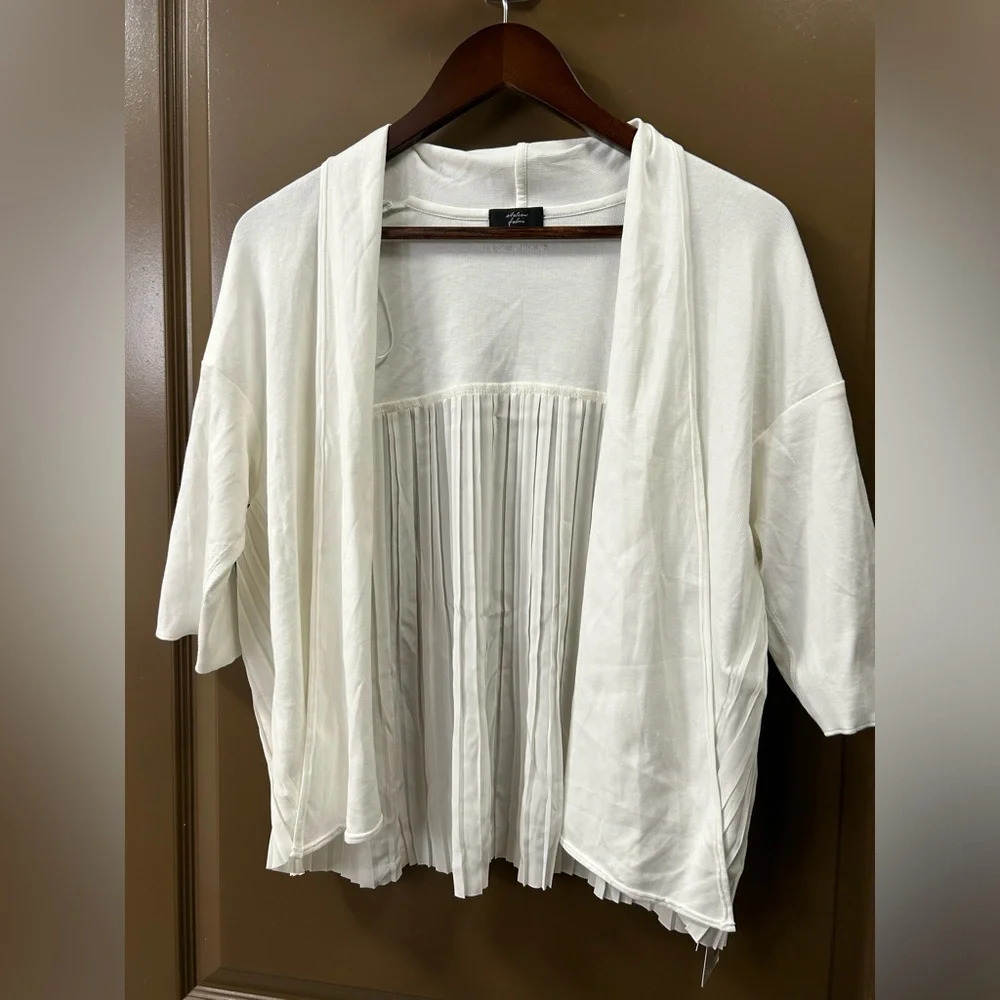 NWT Marc Cain sports N4/10/M cream jacket / short sleeve cardigan pleated back